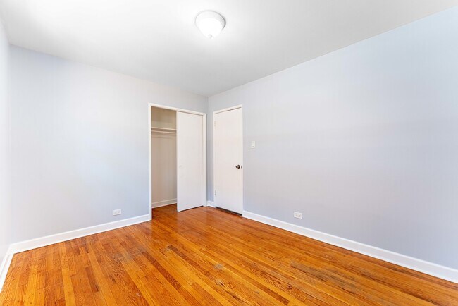 Building Photo - 4507 S Leamington Ave