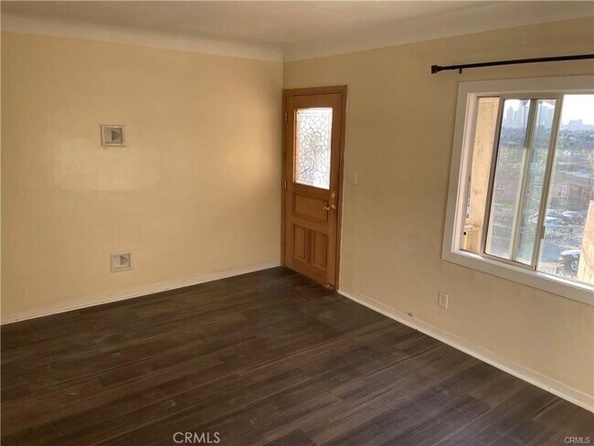 Building Photo - 1102 N Alma Ave