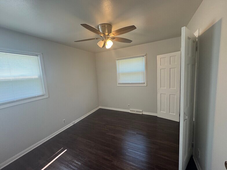 BR 2 - 7211 W Brentwood Ave