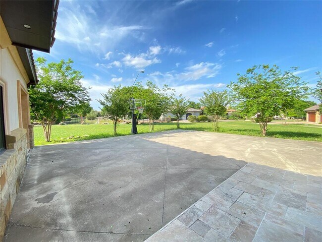 Building Photo - 102 Long Point Cove