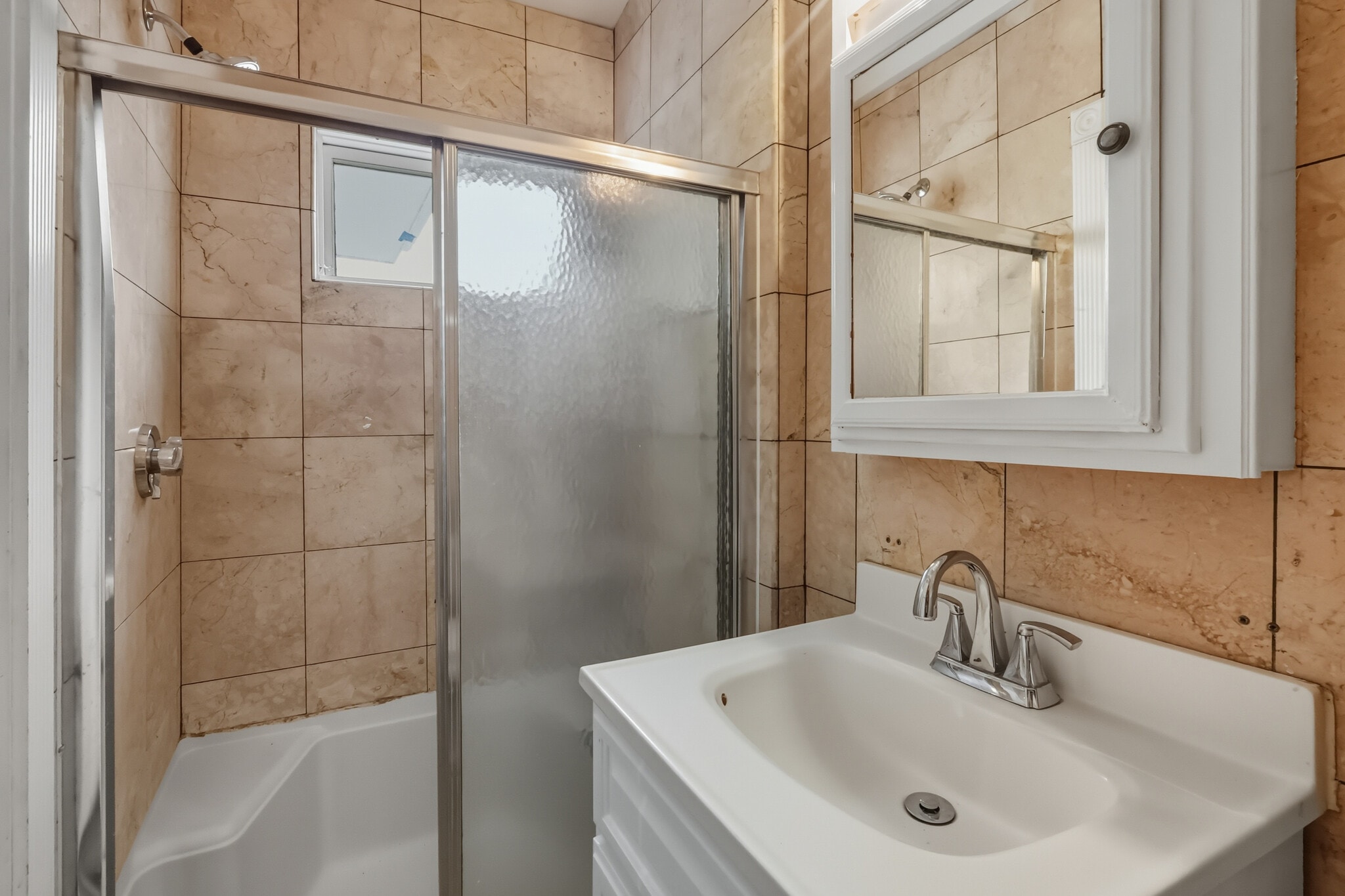 Building Photo - 571 Somerville Ave