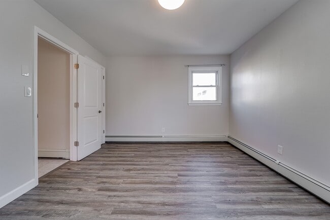 Building Photo - 79 Hoyt St