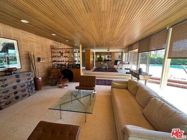 Building Photo - 590 N Tigertail Rd