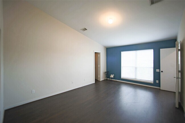 Building Photo - 6913 Yellowstone Way Dr