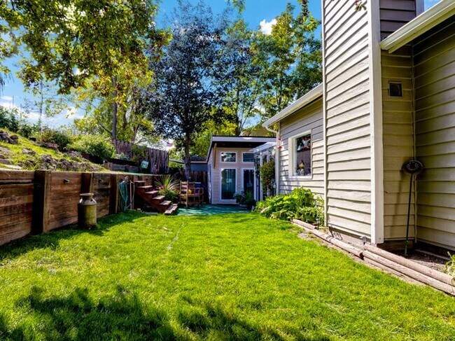 Building Photo - Cozy Hillside Boise Beauty Available 1/1/26!
