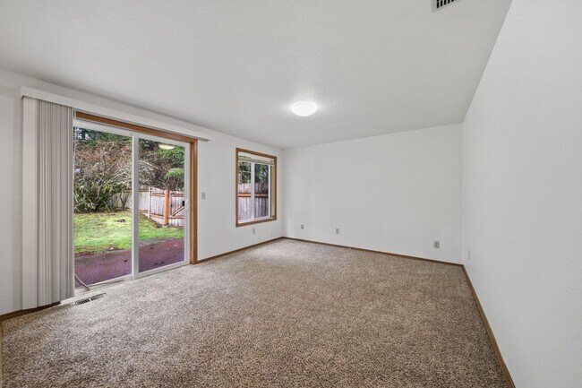 Building Photo - MOVE IN READY! Lake Forest home - 3 bedrooms - North Thurston School District