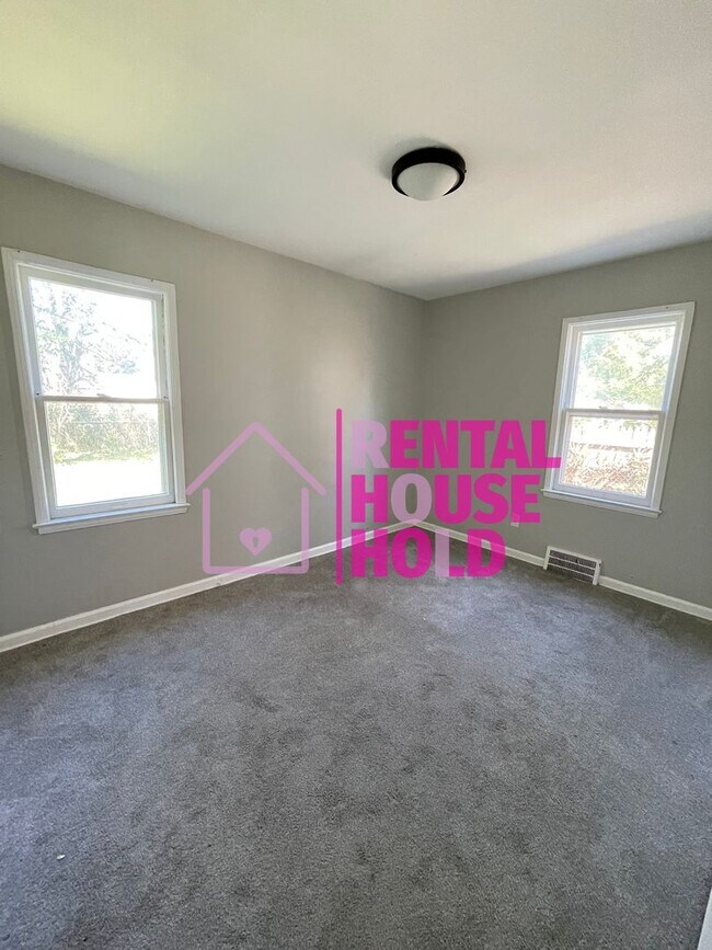 Building Photo - Dream Bungalow for Rent: Your Perfect 3 Be...