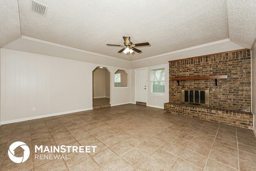 Building Photo - 2025 Schumac Ln