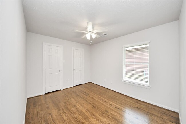 Building Photo - 8705 Dunlap St