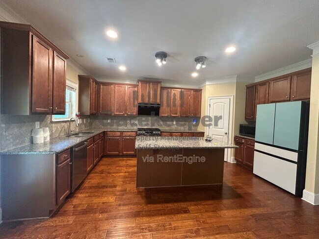 Building Photo - 60 Bayberry Hls
