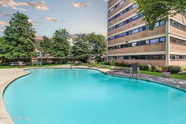 Building Photo - 321 Sunset Ave