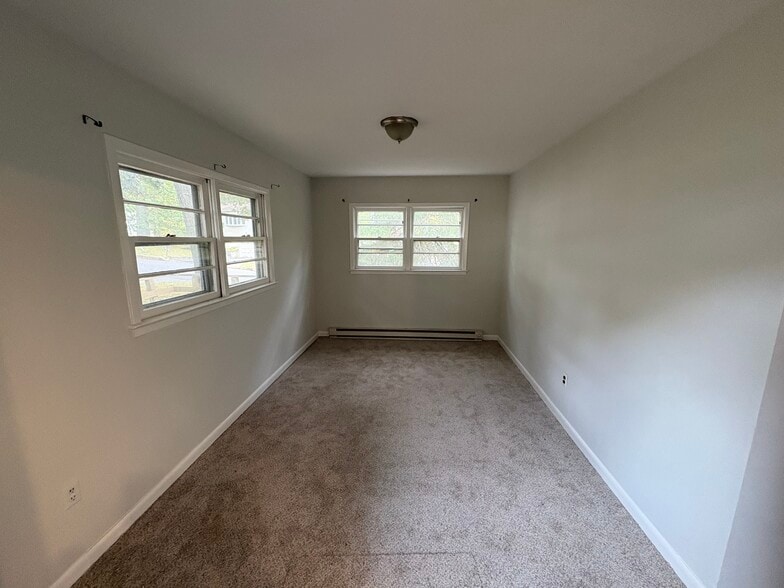 Building Photo - 2 Seawanhaka Ave