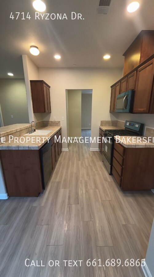 Building Photo - 4714 Ryzona Dr