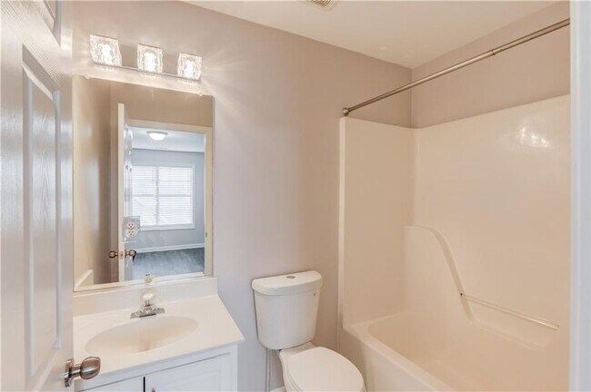 Building Photo - 3895 Kingsbrook Blvd