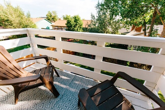 Building Photo - Charming 5-Bedroom Home in Club Crest