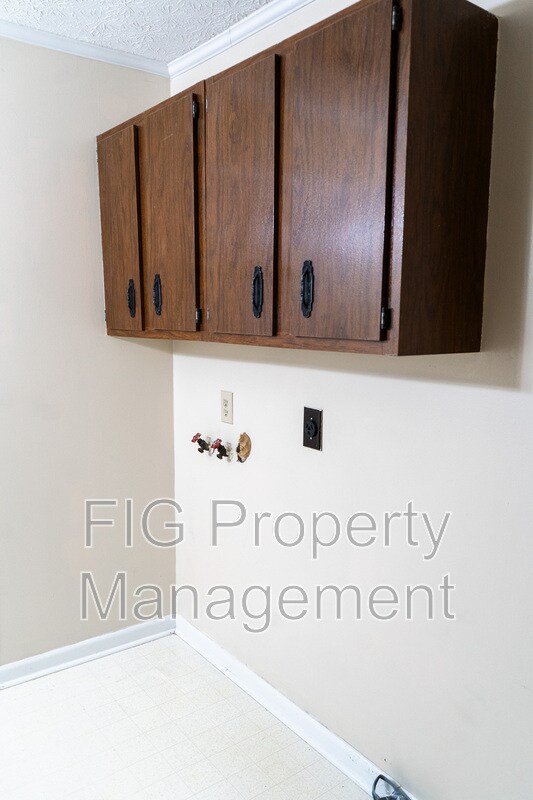 Building Photo - 1828 Lively Rd