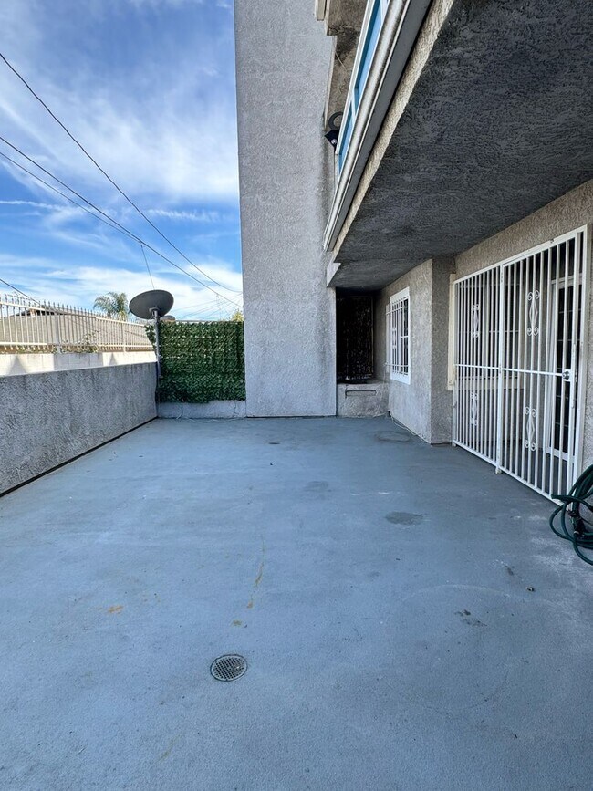 Building Photo - 1200 Gaviota Ave