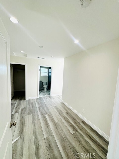 Building Photo - 9318 Encino Ave