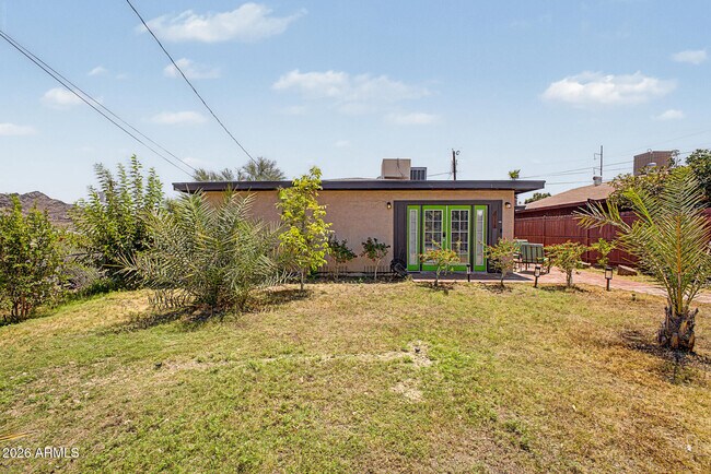 Building Photo - 1221 E Mescal St