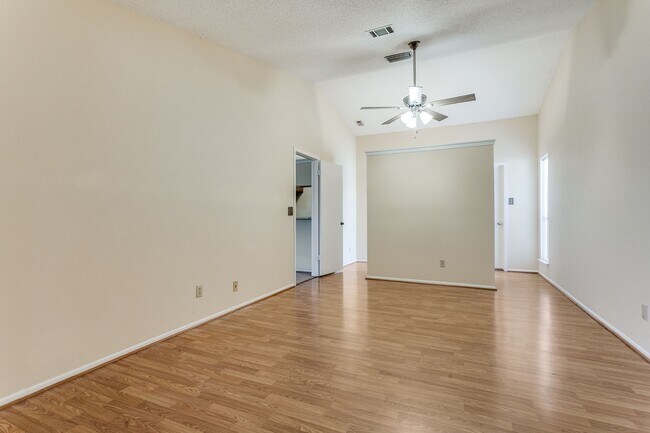 Building Photo - Charming 3-bedroom, 2 bath home in desirab...