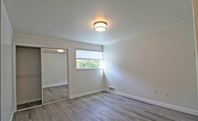 Building Photo - 12230 SE 60th St