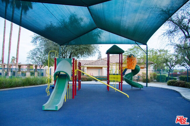 Building Photo - 8506 Blue Heron Dr
