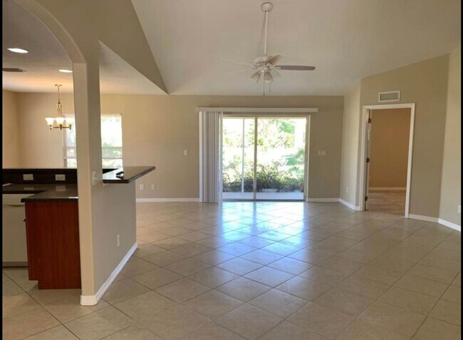 Building Photo - Charming 4 bed - 2 bath in North Port, Available Now!