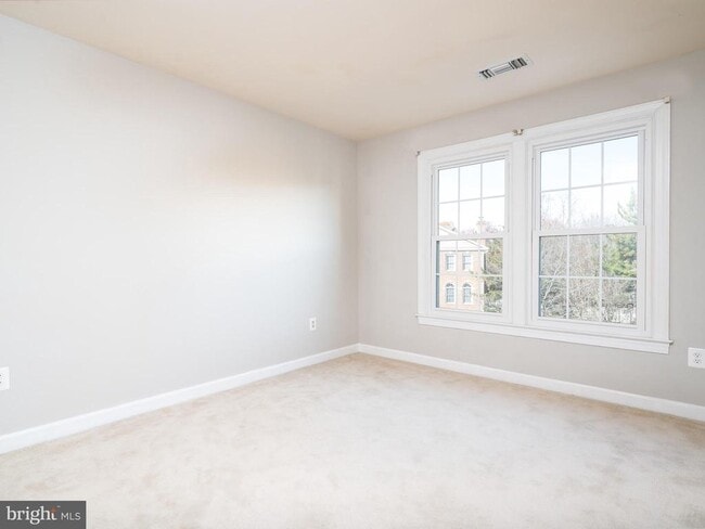 Building Photo - 2155 Wolftrap Ct