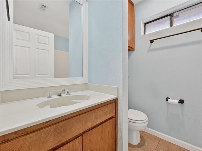 Building Photo - 2 bedroom 2bathroom Duplex Arlington 76017