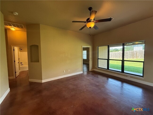 Building Photo - 2011 Sungate Dr