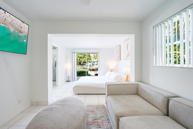 Building Photo - 2531 NE 47th St