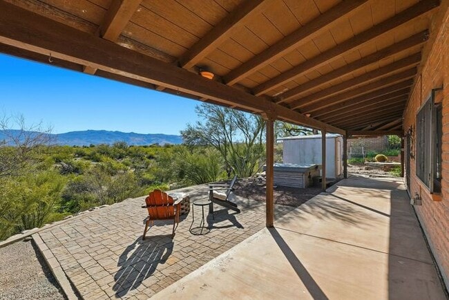 Building Photo - 770 N Lazy J Wy