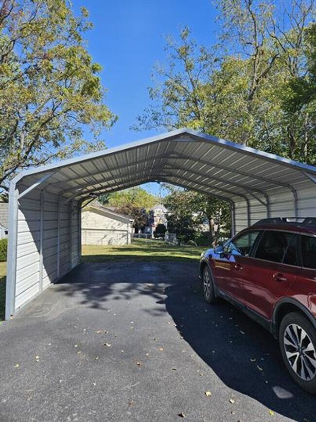 Building Photo - ***Coming Soon – Charming 2 Bed / 2 Bath Home in Bristol***