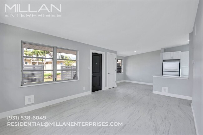 Building Photo - 325 Capri Blvd
