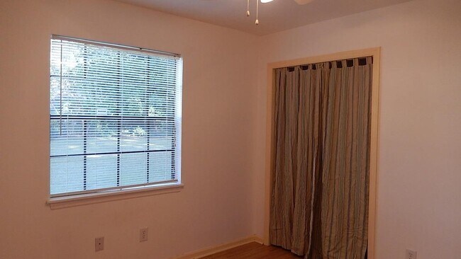 Building Photo - 4321 Snoopy Ln