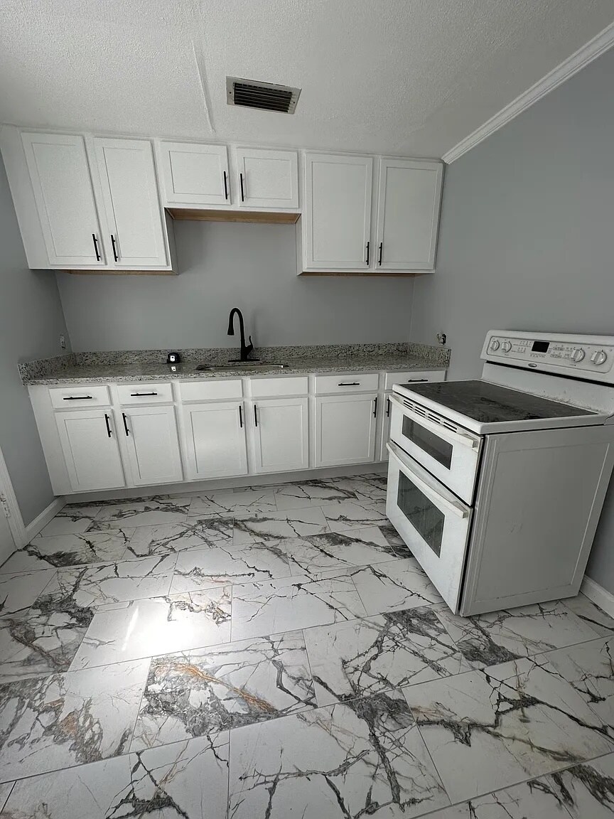 Building Photo - 5368 Marybudd Ave