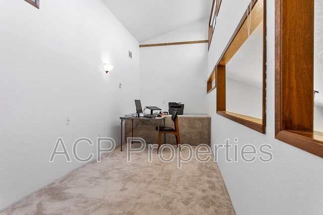 Building Photo - 904 36th St