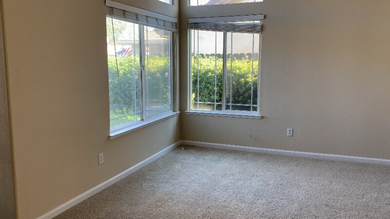 Building Photo - 540 W Deerwood Ln