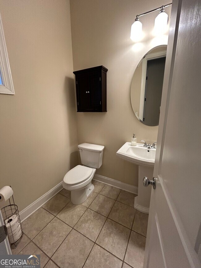 Building Photo - 2413 Tenor Ln