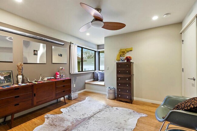 Building Photo - 805 Cumberland Rd