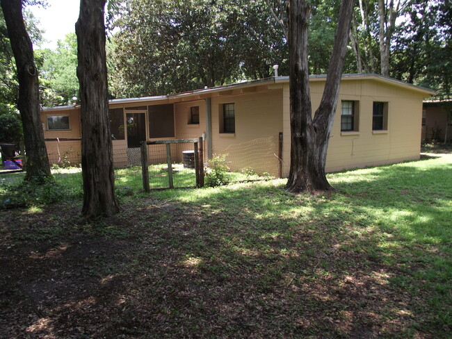 Building Photo - Nicely Updated 3 BR House!