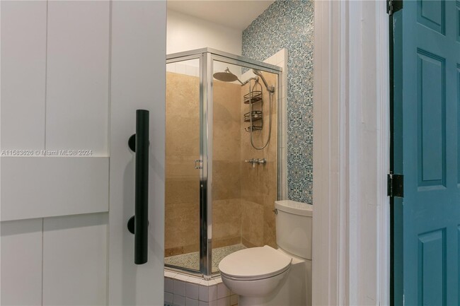 Building Photo - 18 NE 42nd St