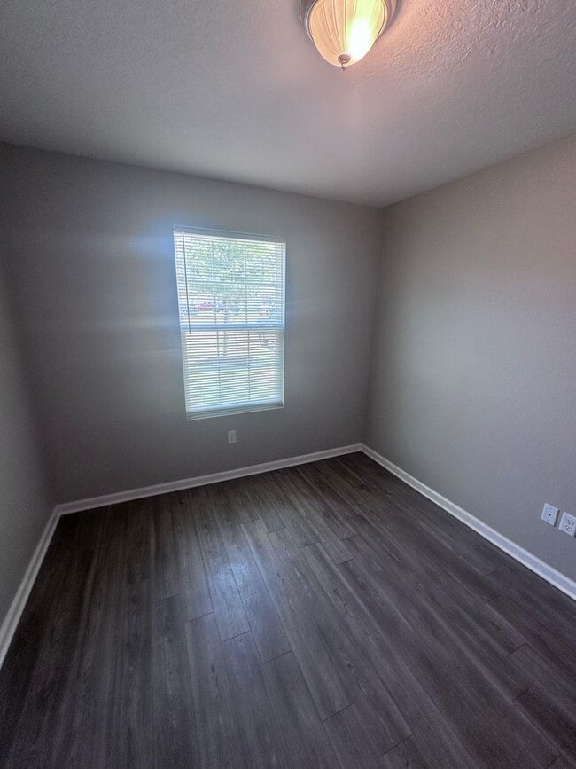 Building Photo - *** TWO WEEKS FREE ***  Gorgeous 4-Bedroom Home with Granite Counters & 2-Car Garage