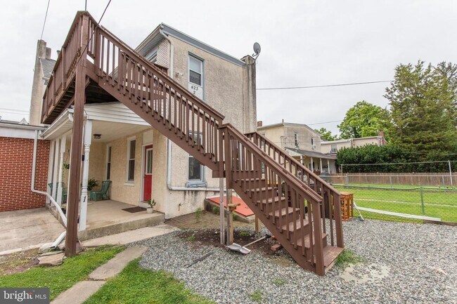 Building Photo - 423 E Philadelphia Ave