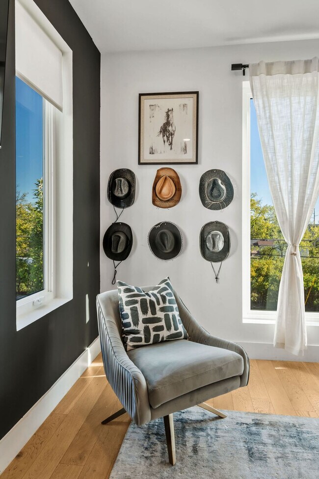 Building Photo - 1007 12th Ave N