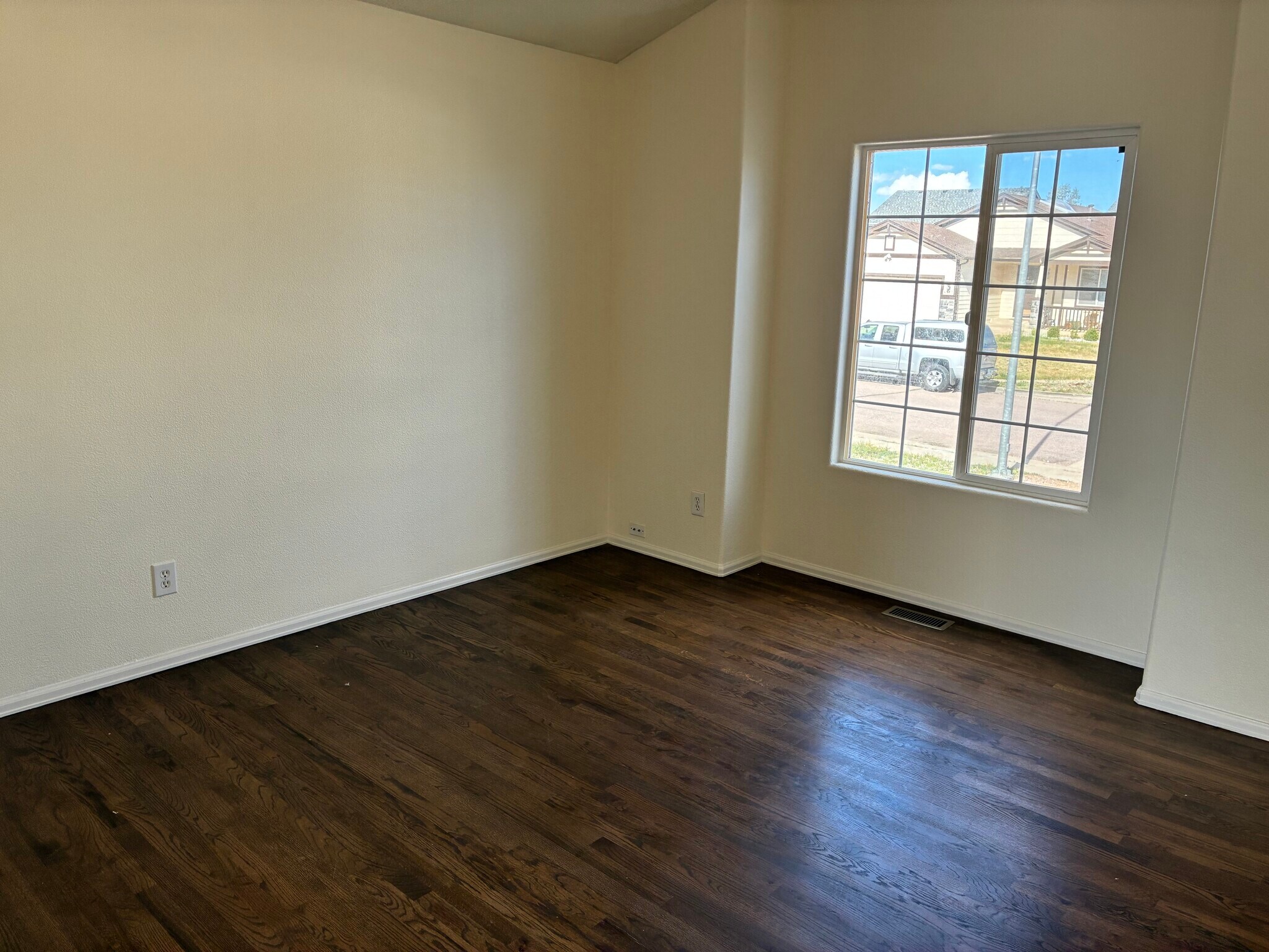 Building Photo - 8390 Dassel Dr