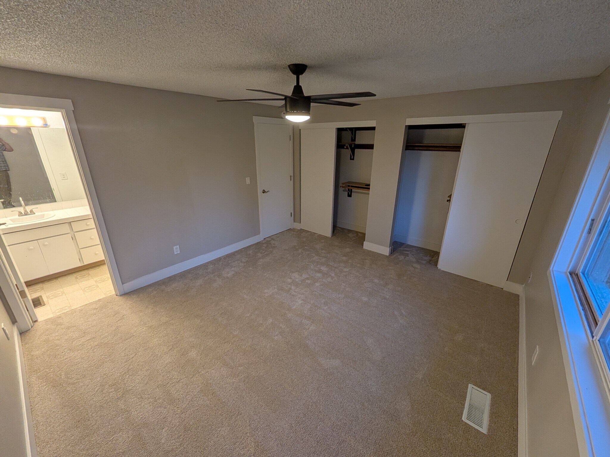 Building Photo - 3509 SE 11th St