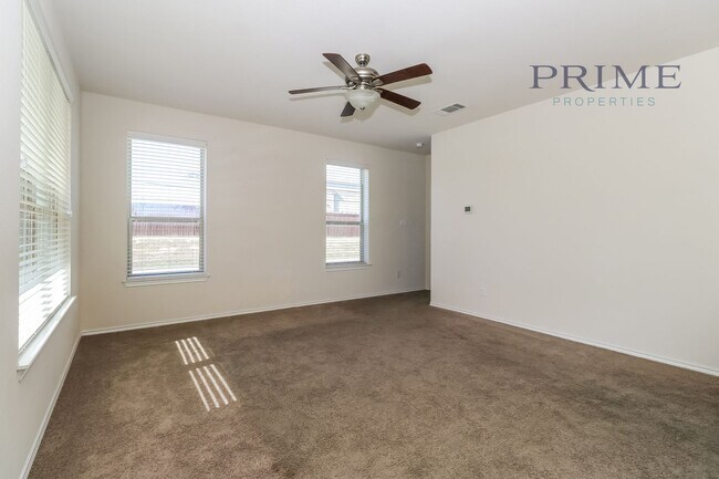 Building Photo - Beautiful two story Townhouse