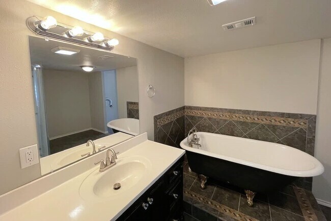 Building Photo - 103 Maple Branch St