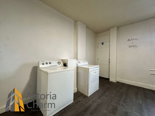 Building Photo - Flexible 4 Bedroom Layout with Fenced Backyard